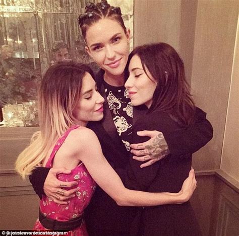 Ruby Rose Sends Flirtatious Tweets To Lisa Origliasso Daily Mail Online