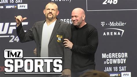 Chuck Liddell Gets His Ufc Hall Of Fame Jacket From Dana White Tmz
