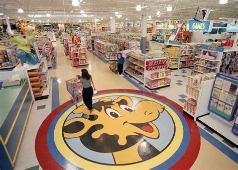Inside The Rise And Fall Of Toys ‘r Us History In The Headlines