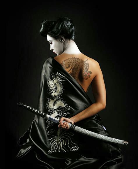 Katana Geisha With A Dragon Tattoo Dragon Tattoos Tattoo Female Samurai Katana Girl