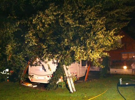 Sollten aktuell unwetterwarnungen für graz vorliegen, so bekommen sie diese hier am kopf der seite angezeigt, mit einer kurzen zusammenfassung, um was. Schwere Unwetter in Graz - Freiwillige Feuerwehr Graz