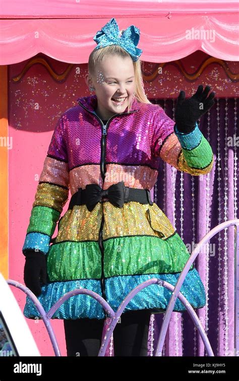 New York Ny Usa 23rd Nov 2017 Jojo Siwa Out And About For Macys