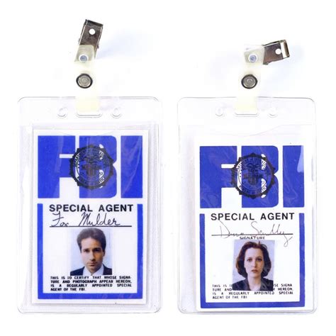 Dana Scully Gillian Anderson And Fox Mulders David Duchovny Fbi Id