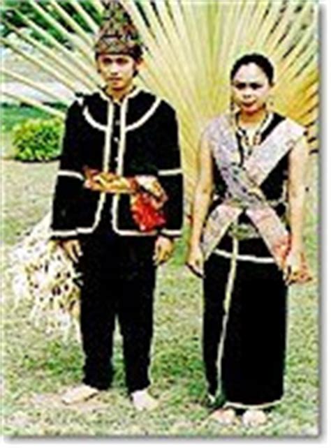 Tetapi sekarang, anda tidak perlu khawatir lagi. AKI SAGAT TEAM: TRADITIONAL COSTUME OF THE PENAMPANG KADAZAN