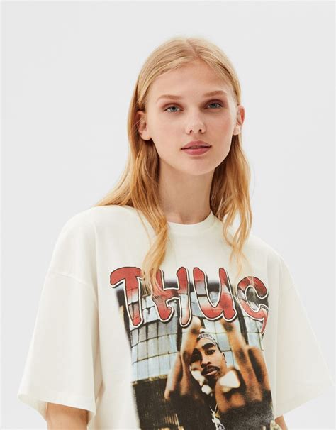 Short Sleeve T Shirt With Tupac Print Woman Bershka