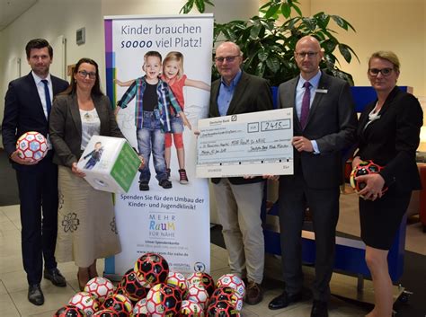 Sehen sie sich für zusätzliche informationen auch die blöcke verkaufsoffener abend und verkaufsoffener sonntag an. Deutsche Bank übergibt 2.415 Euro an Kinderklinik
