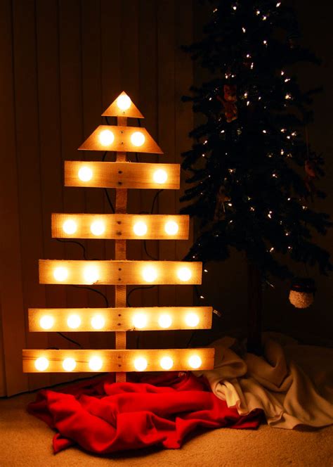 19 Ways To Make A Wood Pallet Christmas Tree Guide Patterns