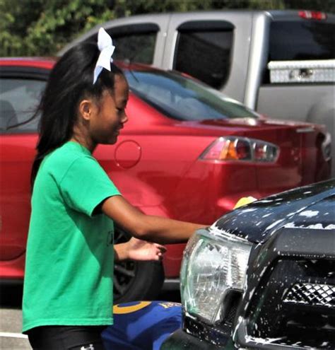Wms Cheerleaders Raise Funds Through Car Wash Putnam News Herald