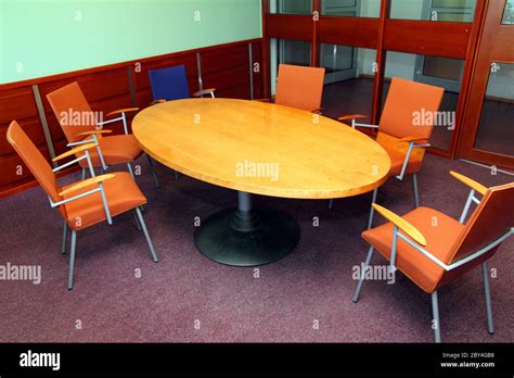 Round Table Discussion Business Hi Res Stock Photography And Images Alamy