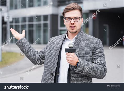 49418 Male Journalist Images Stock Photos And Vectors Shutterstock