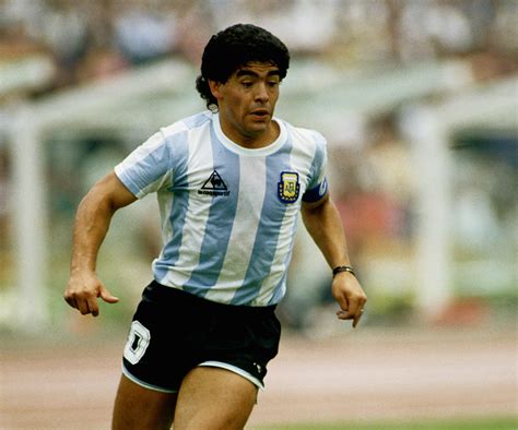 Самые новые твиты от diego maradona (@diegoamaradona): Diego Maradona of Argentina - En un momento dado