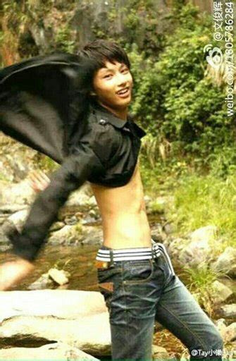 Día Bias sin camisa SEVENTEEN Español Amino