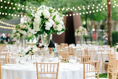 If you're dreaming of a romantic garden party wedding, these pretty ideas will have you on cloud nine. 55 idées déco garden party et éclairage- une soirée mémorable