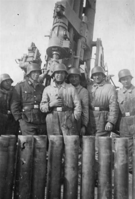 Flak 105 Mm Anti Aircraft Gun Crew World War Photos