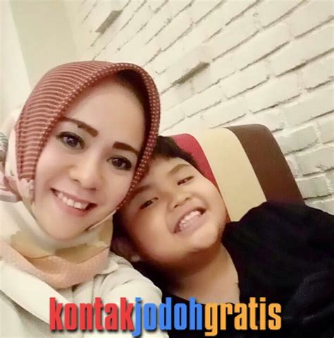 Namanya novia, janda tangguh ini adalah seorang single parent yang luar biasa. Yulia Rahmadhani Janda mapan cari suami siap nikah