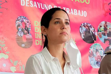 Sigrid Bazán Huye De Periodista Al Ser Consultada Sobre Caso Sarratea