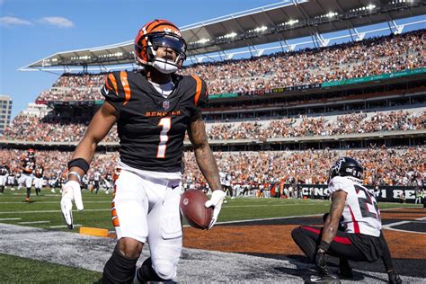 Ap Source Bengals Star Wr Chase Out Weeks With Hip Injury The San