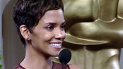 Halle Berry @ The Academy Awards 2002 - YouTube