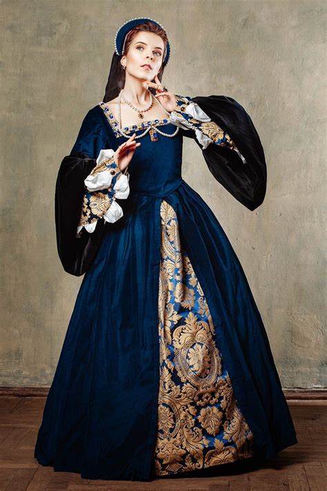 Pin By Amy Henricks On Tudor Time In 2020 16th Century Fashion