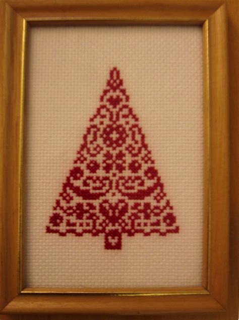 cross stitch christmas tree by apastelbee on deviantart