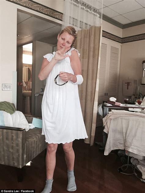 Sandra Lee Rushed To Hospital After Emergency Related To Double Mastectomy Daily Mail Online