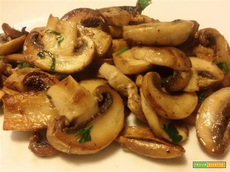 Funghi Champignon Trifolati In Padella Ricetta Trovaricetta