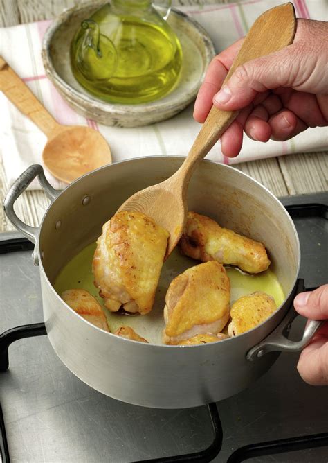 Cuando hagas pollo a la cerveza, echa una cerveza con limón en vez de una normal. Cazuelitas de pollo a la cerveza - Lecturas