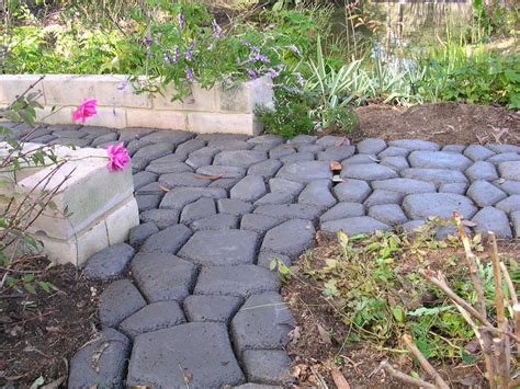 The effect of personalized diy plastic moulded paving mould is like blocks of stones so that the path is more exotic, create a style of your own garden path. DIY LARGE 600 x 600 LABOUR SAVER PAVER MAKER MOULD - TWICE THE SIZE cobblestone | Garden stones ...