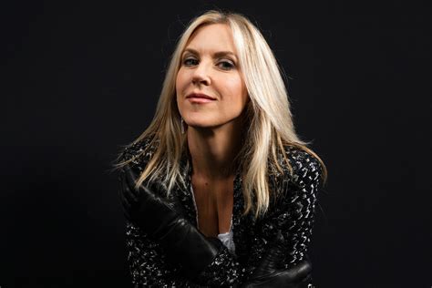 Liz Phair Memoir Singer Songwriter Details Sexualized Photo Shoot Rolling Stone