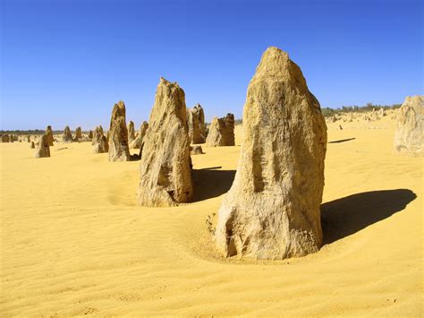 Pinnacles Desert Nambung National Park West Australia — Playing The World
