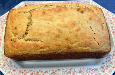 Mennonite Girls Can Cook: Applesauce Banana Bread