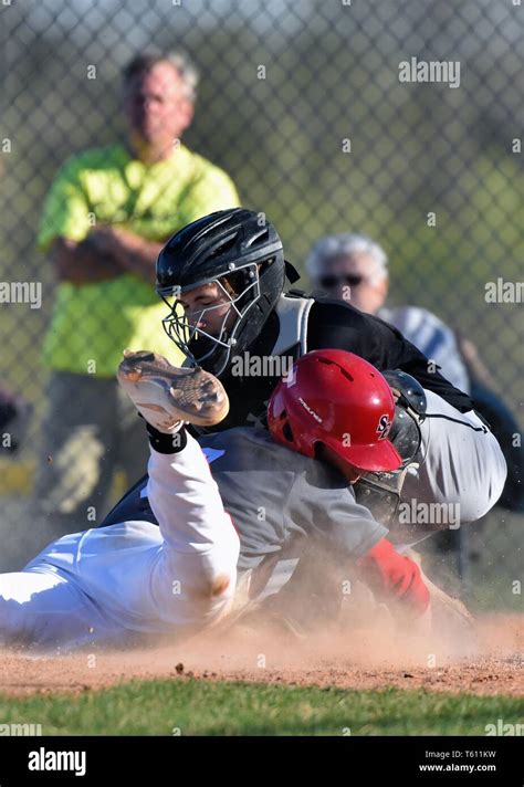 Baseball Player Sliding Hi Res Stock Photography And Images Alamy