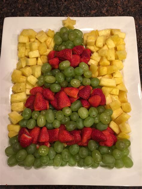 Take advantage of sweet summer produce with these fruity apps. Christmas Tree fruit platter | Christmas snacks, Fruit ...