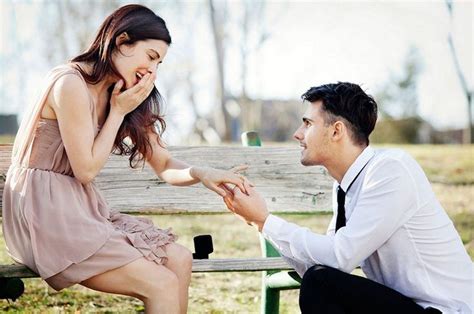 10 Signs Your Boyfriend Is Going To Propose Happy Propose Day