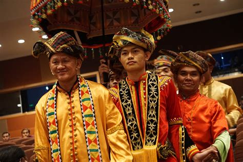 Persembahan Tarian Etnik Sabah Titik Mengalai Sempena Panggung Seni