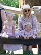 Kristen Bell celebrates Earth Day with children in LA | Daily Mail Online