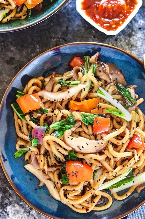 This beef stir fry is one you'll be making weekly. Vegan Stir Fry Udon Noodles (30 Minute Udon noodles ...