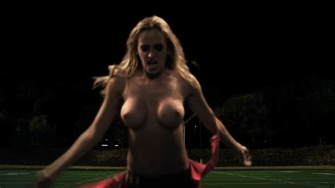 Jena Sims Nuda ~30 Anni In Attack Of The 50ft Cheerleader