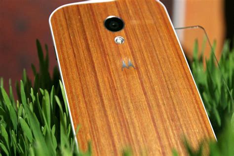 Motorola Teases Beautiful Wood Backed Moto X Devices