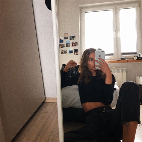 Pin By Anastazja Błaszczok On 1 Mirror Selfie Legs Selfie