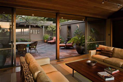 Mid Century Modern Remodel In California With A Central Courtyard