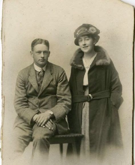 Agatha And Archibald Christie On Their Wedding Day In 1914 Lezen