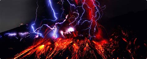 報告はありがたいけど 噴火というだけならいつものこと。 一週間以上噴火しないほうが怖い山。 何かと関連付けている人は、桜島をあまり知らない。 桜島の噴火は茶飯事だが、速報が出たということは大規模なのだろうか？ 心配だ。 メラメラ燃える火山が産み落とす落雷と稲妻、怒れる火山 ...