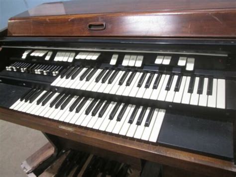 Hammond Organ Co T 262 Vintage Electric Church Organ Picture 4 Of 12