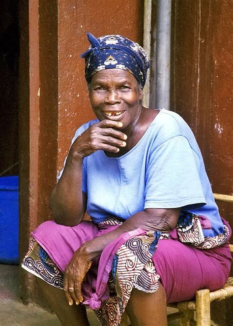 Frau Wird Nackt Mit Dem Afrikanischen Stamm Fotos Von Frauen