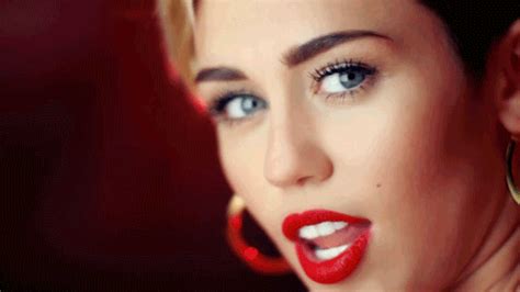 Miley Cyrus Afdokmdfldf  Wiffle