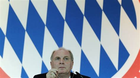 Le Président Du Bayern Munich Uli Höness Reconnaît Avoir Un Compte En Suisse