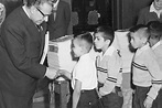 Enero de 1960: por primera vez, los niños de México reciben libros de ...