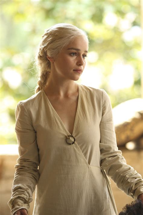 Game Of Thrones Season 2 Episode 5 Still Game Of Thrones Costumes Emilia Clarke Game Of