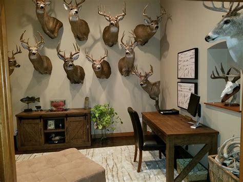 Pin By Haha6778 On Trophy Rooms Deer Decor Trophy Rooms Hunting Room